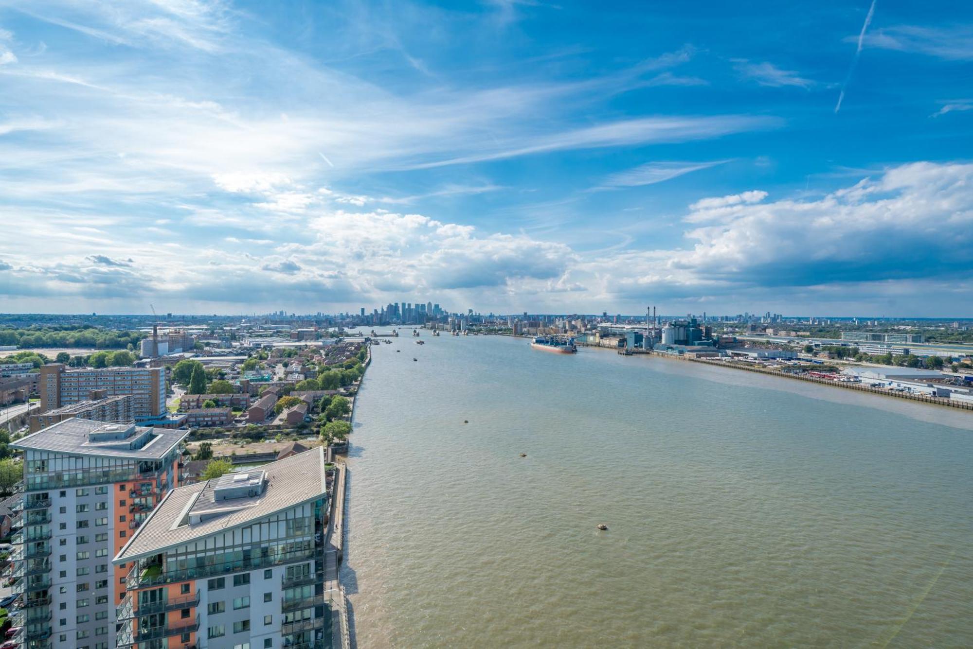 Skyvillion - London River Thames Top Floor Apartments By Woolwich Ferry, Mins To London Excel, O2 Arena , London City Airport With Parking Eksteriør billede