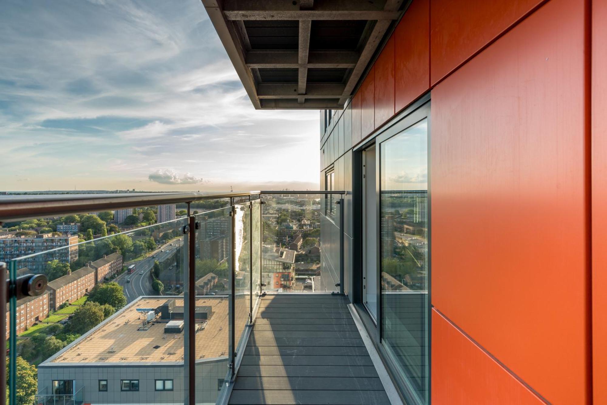 Skyvillion - London River Thames Top Floor Apartments By Woolwich Ferry, Mins To London Excel, O2 Arena , London City Airport With Parking Eksteriør billede